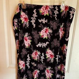 Women’s flowery skirt size 14